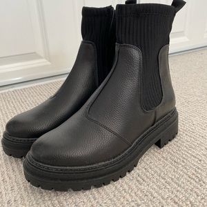 American Eagle boots - never worn size 8